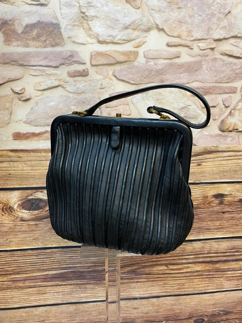 Vintage Leder Handtasche Schwarz – Elegante Henkeltasche mit Bügelverschluss