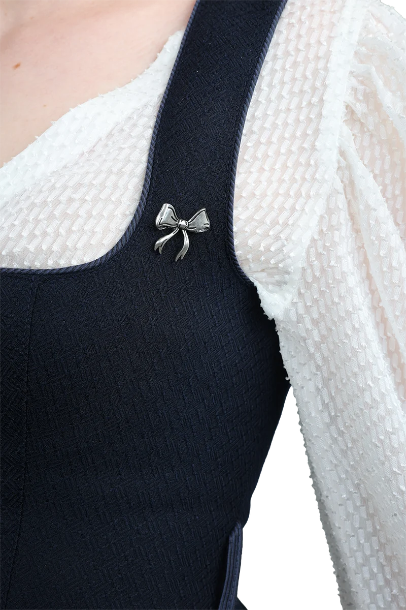 Pin geschwungene Schleife - altsilber