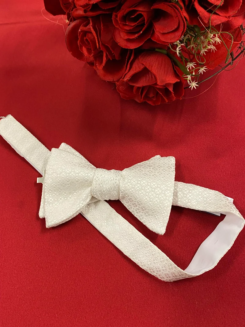 Vintage Fliege Seide Cremeweiß gemustert – Made in Italy | elegante Herrenfliege