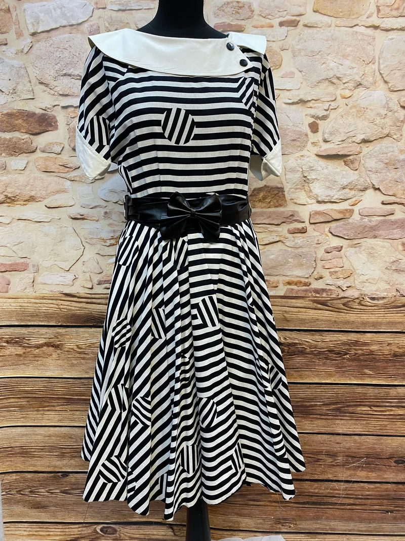 Vintage 50er Jahre Swingkleid Schwarz-Creme Gr. 36 – gestreiftes Rockabilly Kleid mit weitem Rock