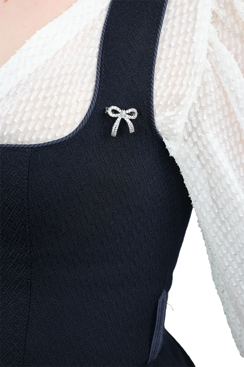 Pin Schleife mit Strasssteinchen - silber