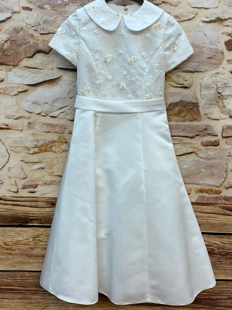 Kommunionkleid weiß mit Blütenstickerei Gr. 128