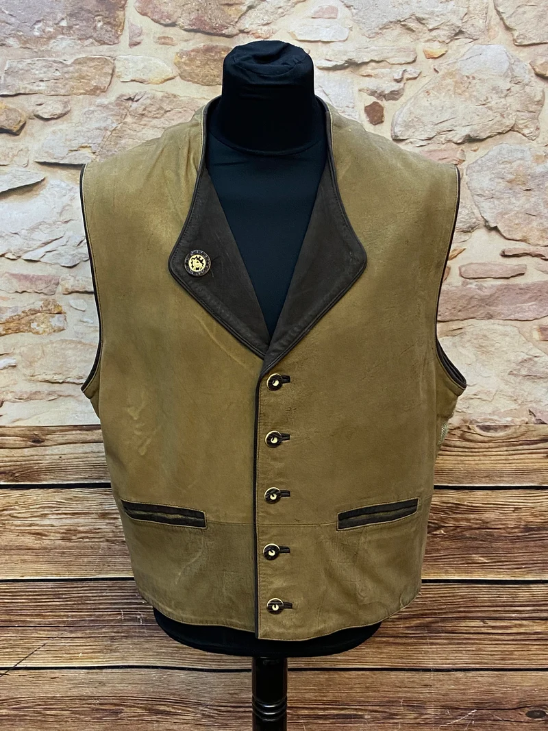 Vintage Trachtenweste Leder Braun mit Jagdmotiv – Gr. 52