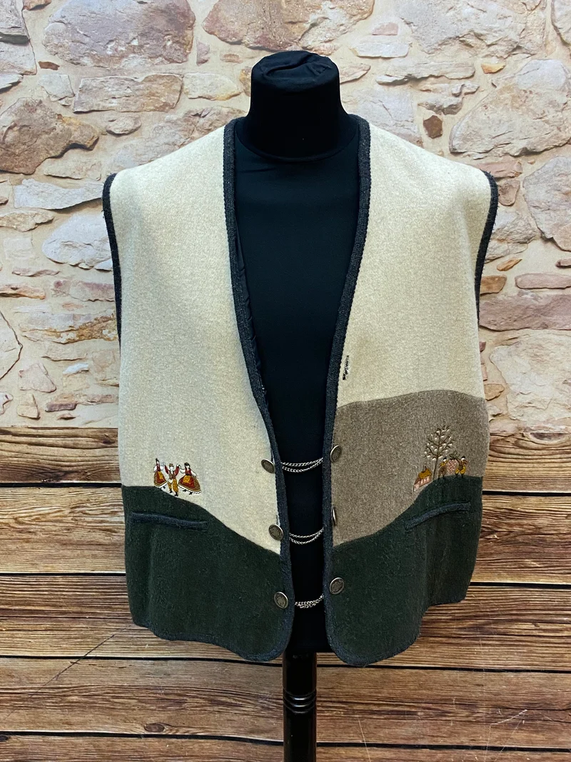 Trachtenweste Wolle beige grün Vintage mit Stickerei & Kette