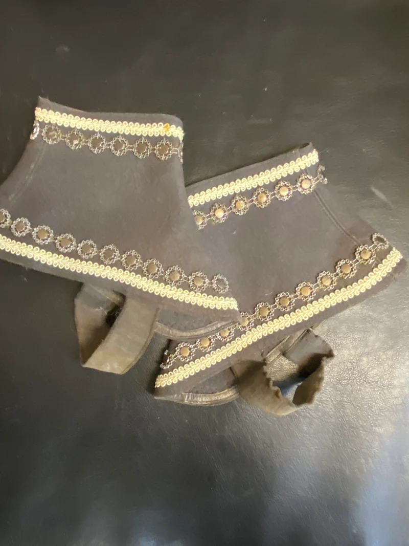 Vintage Steampunk Gamaschen Dunkelgrau – Handveredeltes Unikat