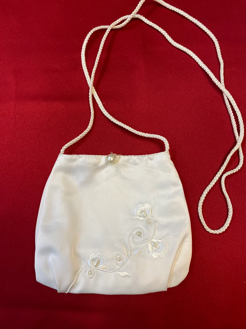 Kommunion Handtasche weiß mit Stickerei und Perlenverschluss