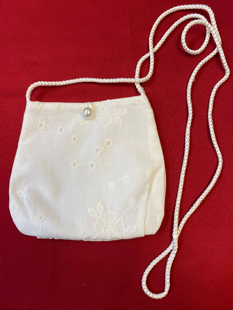 Kommunion Handtasche Mädchen weiß mit Perlenknopf und Blumenstickerei