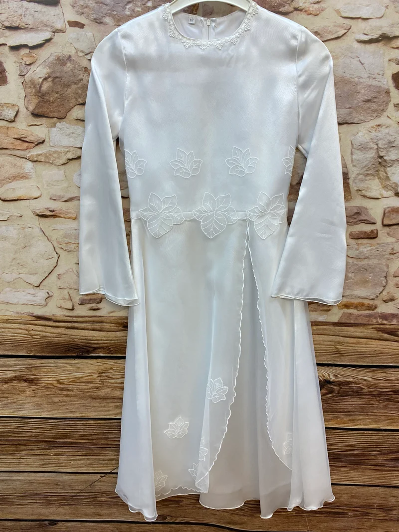 Kommunionkleid weiß mit floraler Stickerei – Gr. 152