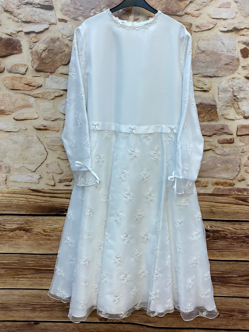 Kommunionkleid weiß mit floraler Stickerei – Gr. 146