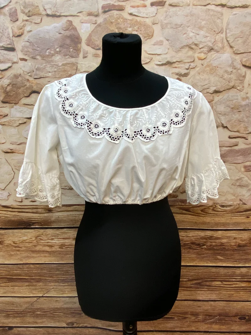 Vintage Dirndlbluse mit Stickerei aus Baumwolle – Einzelstück (Größe 44)