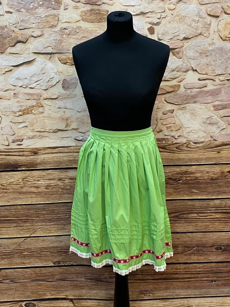 Vintage Dirndlschürze apfelgrün mit Blumenborte & Spitze – Trachten Schürze Damen