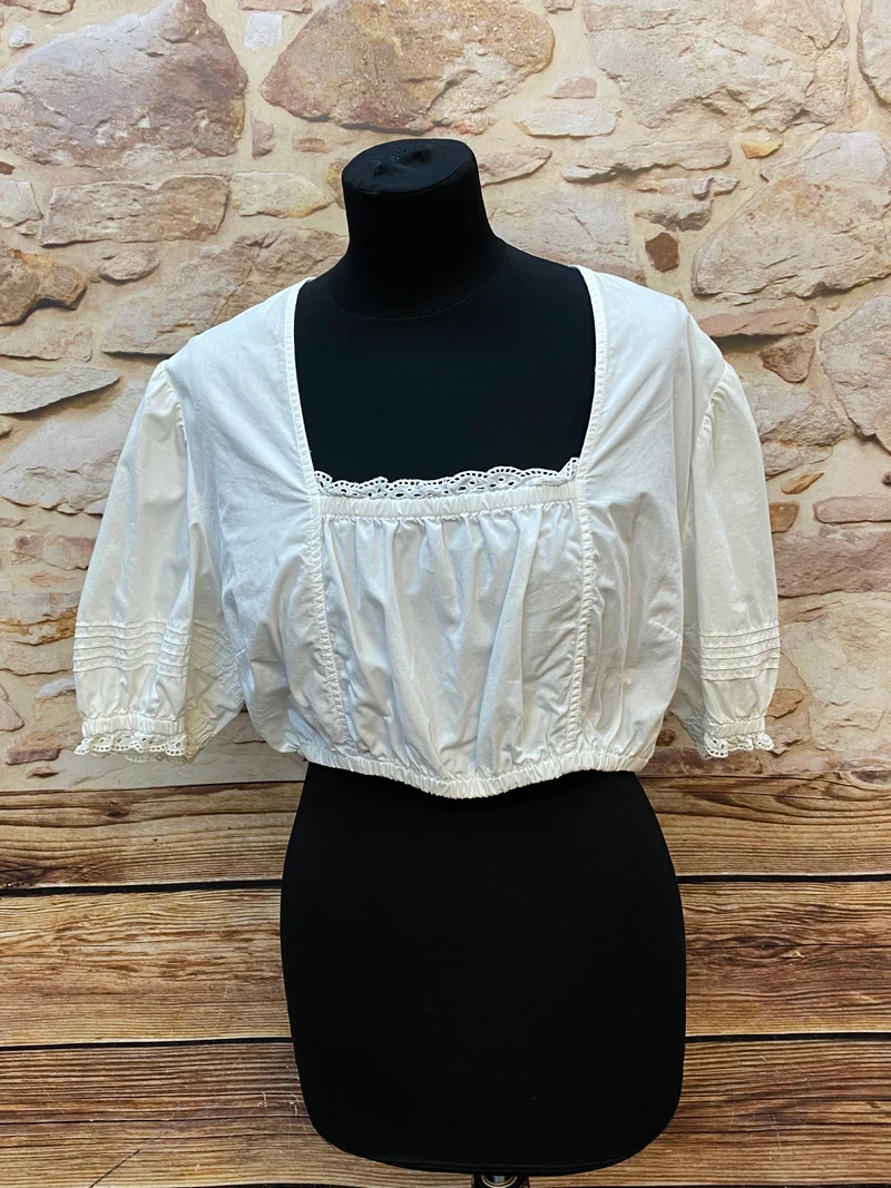 Dirndlbluse Damen Weiß Baumwolle – Klassisch mit Spitze & Biesen