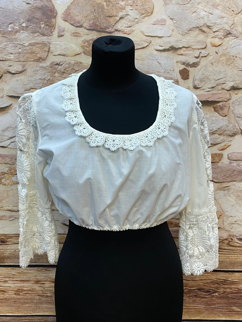 Dirndlbluse Damen Weiß Vintage – lange Spitzenärmel Gr. 40