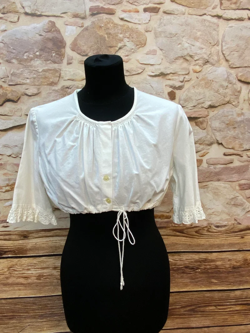 Vintage Dirndlbluse weiß - Häkelbündchen, Gr. 44