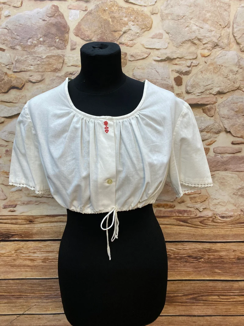 Vintage Dirndlbluse weiß mit Stickerei Gr. 44 – Trachtenbluse