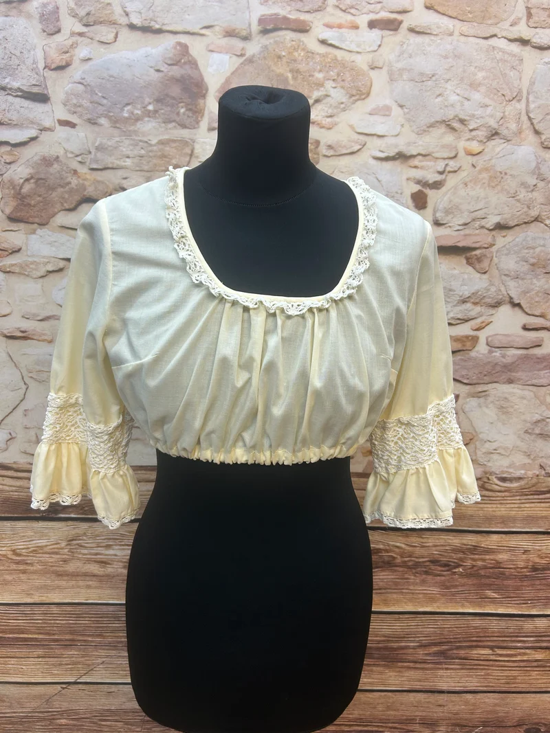 Dirndlbluse creme - Häkelspitze, Gr. 38