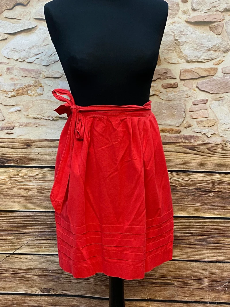 Vintage Dirndlschürze rot – 1970er, mittellang