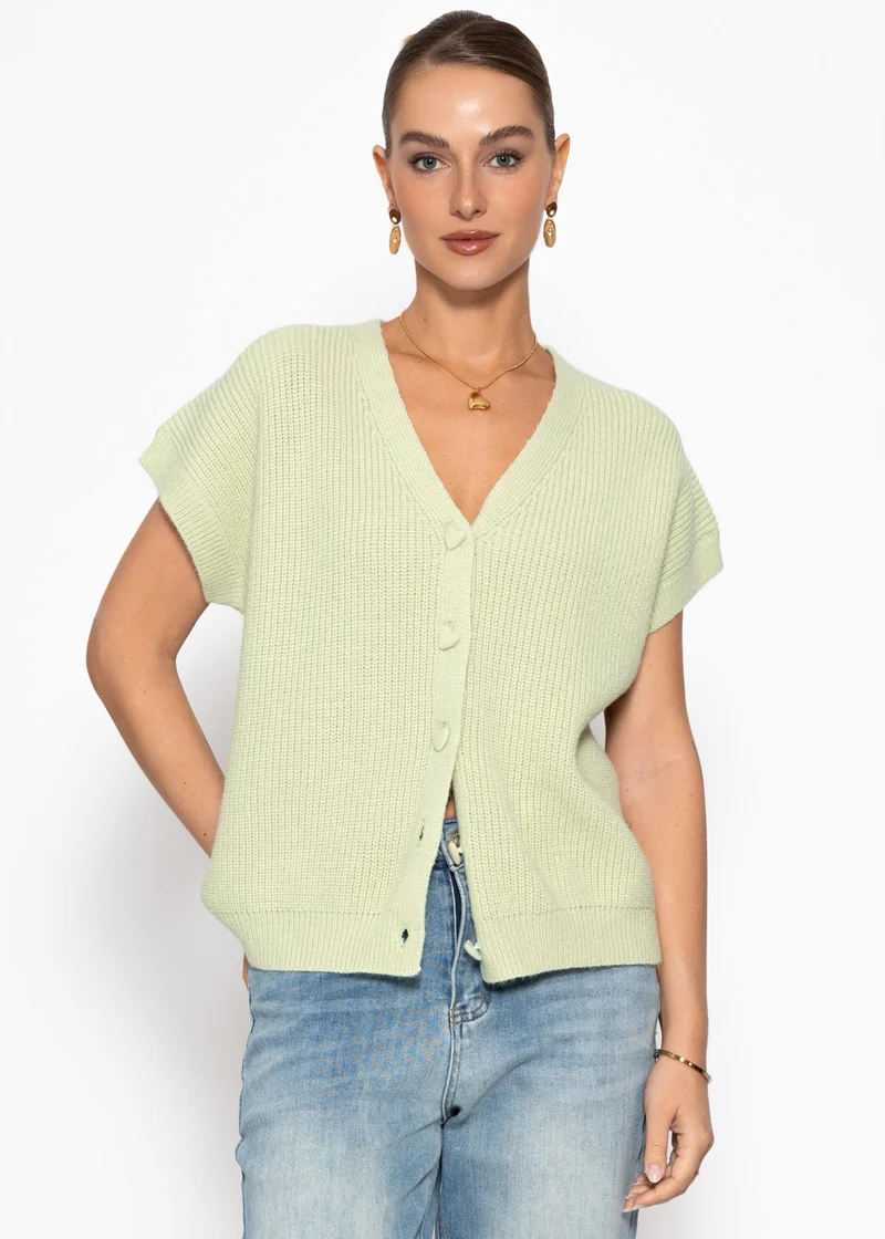 Strickweste mit Herzknöpfen - salbeigrün