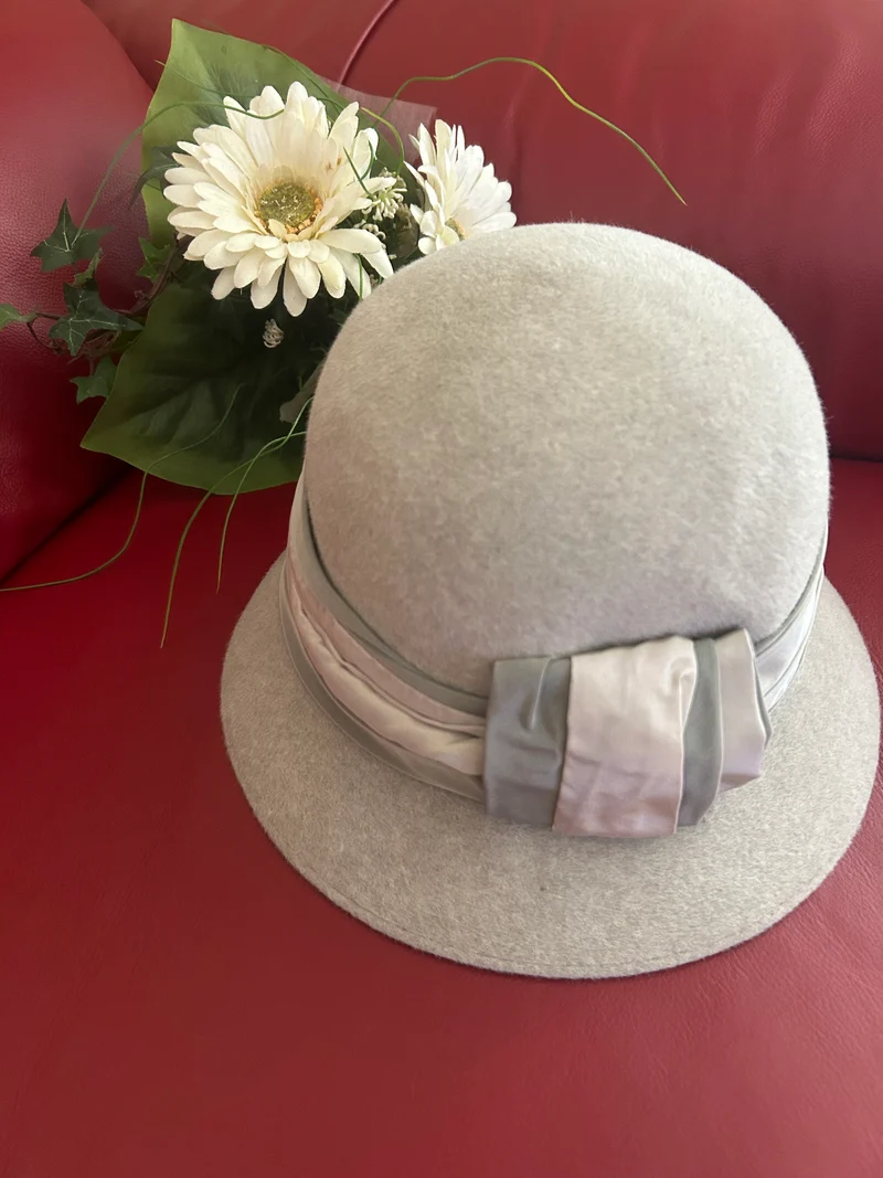 Eleganter Damen Cloche Hut aus Wollfilz – Handgefertigt in Deutschland