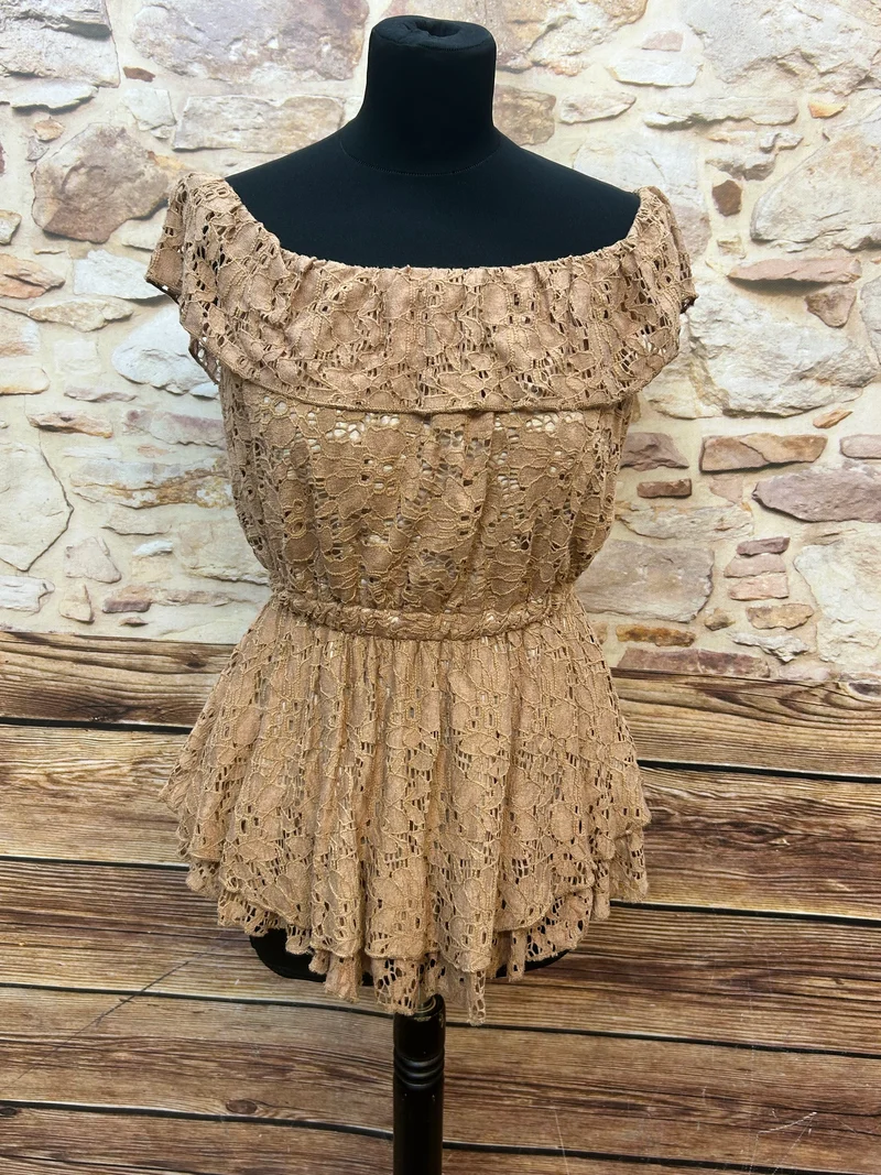 Stuchi Spitzen-Top S/M – Off-Shoulder in Cappuccino