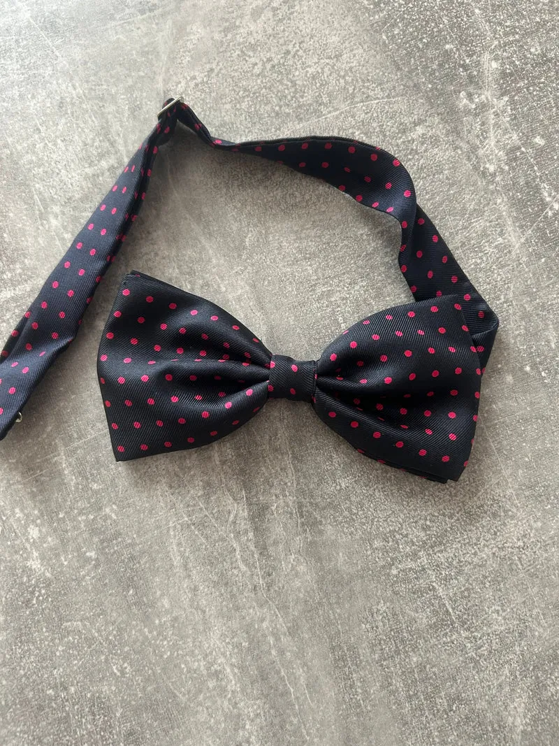 Vintage-Fliege mit pinken Polka Dots – verstellbar
