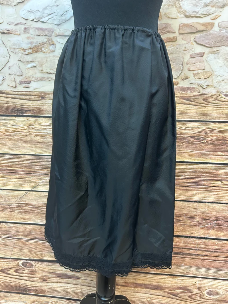 Schwarzer Unterrock Gr. 42 – Vintage-Lingerie mit Spitzenkante
