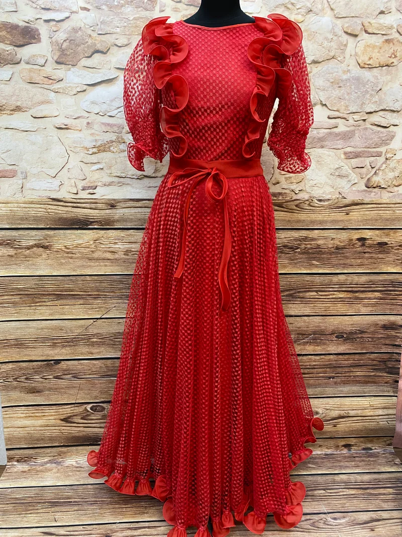 Rotes Rüschen-Maxikleid aus Netzspitze – Gr. 36