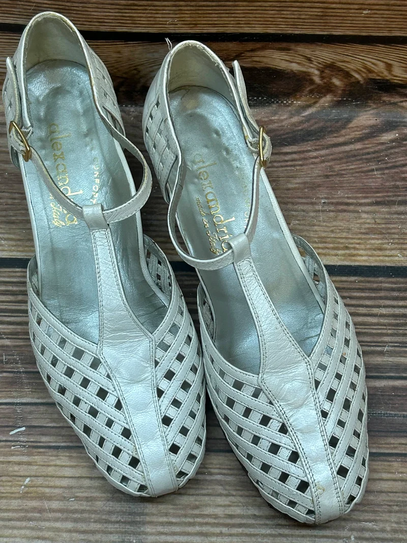 Vintage-Schuhe Geflochtene T-Strap-Sandalen aus Leder