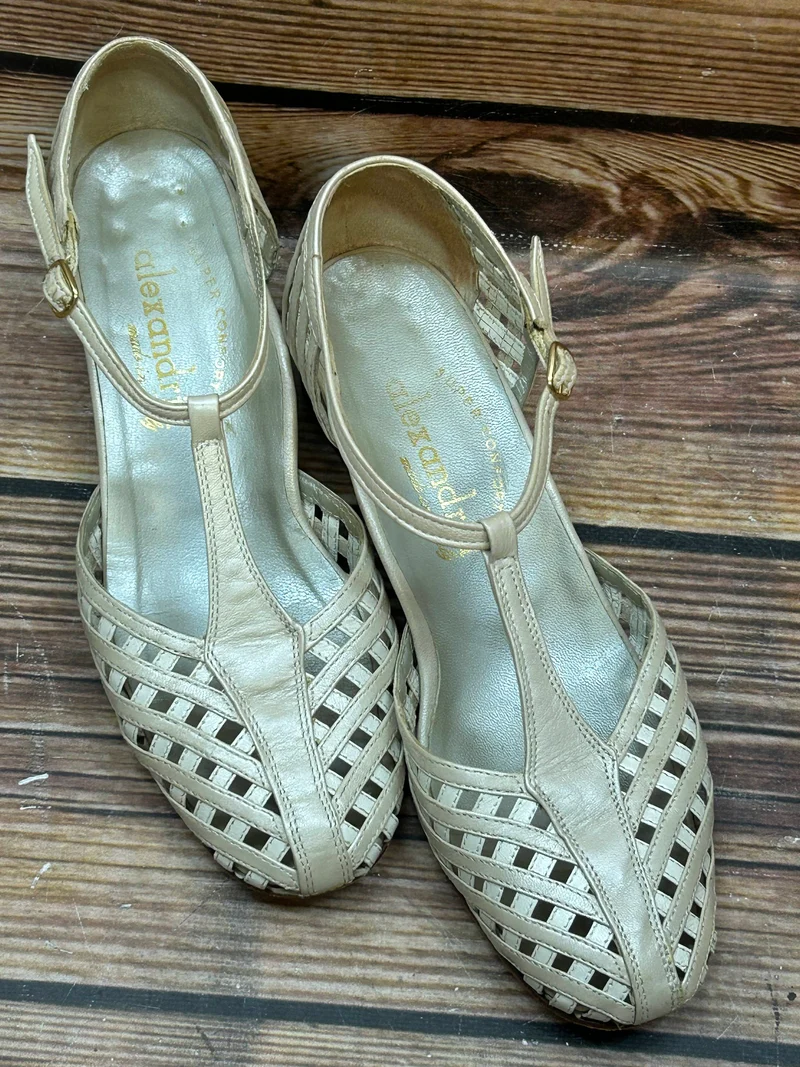 Vintage-Schuhe T-Steg-Sandalen aus Leder – Größe 38,5