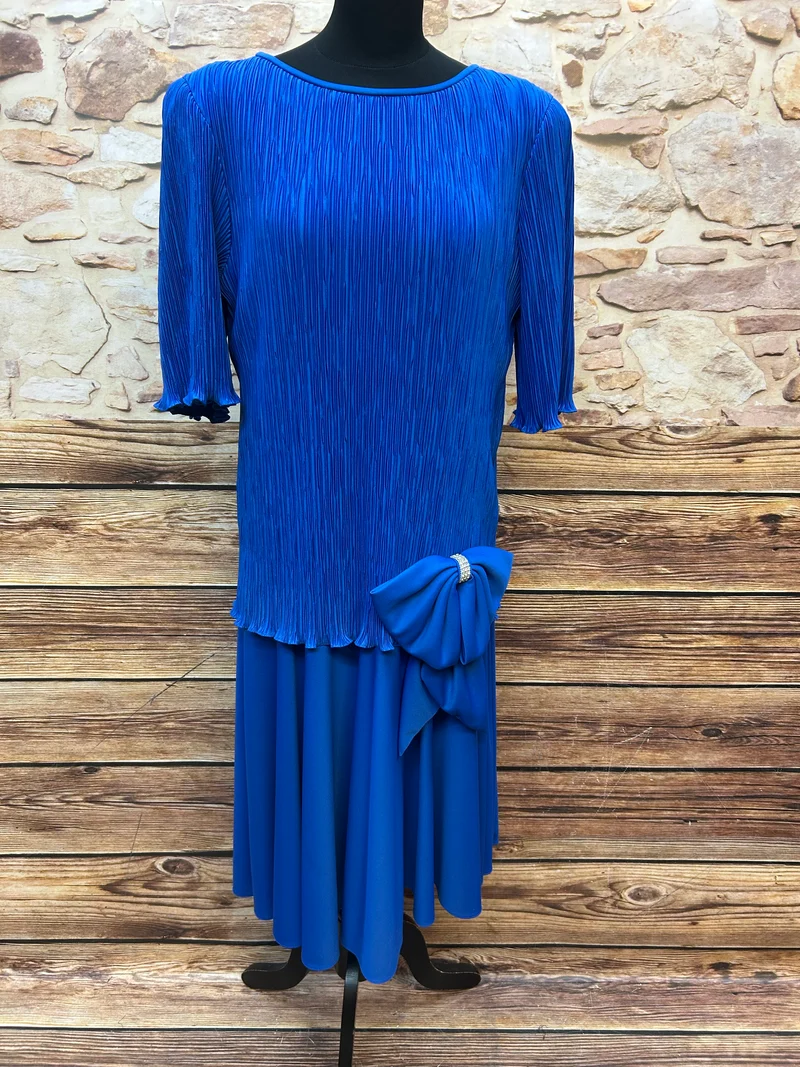 Plissee-Kleid Gr. 46 mit Drop Waist und XL-Schleife