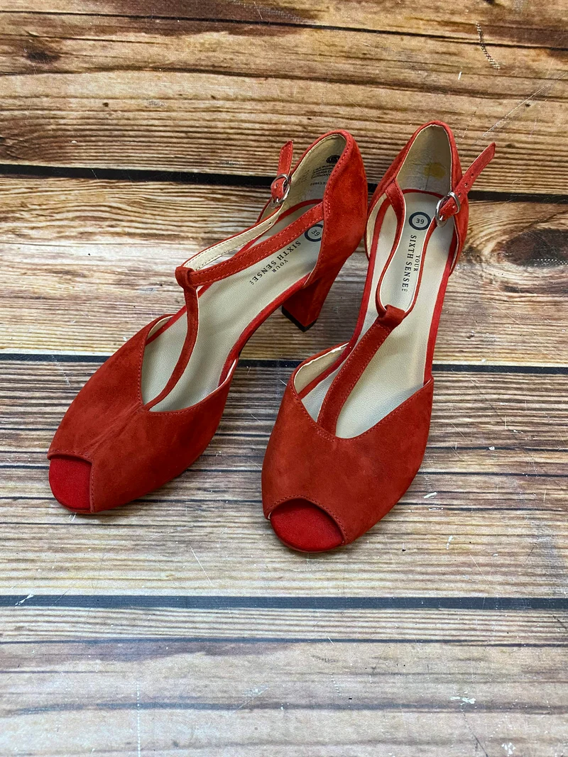 Vintage-Schuhe T-Steg-Pumps in Rot – Größe 39