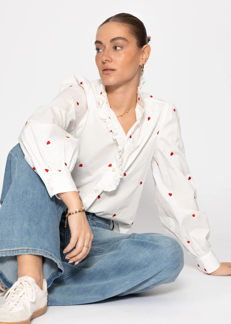 Bluse mit roter Herzstickerei - weiß