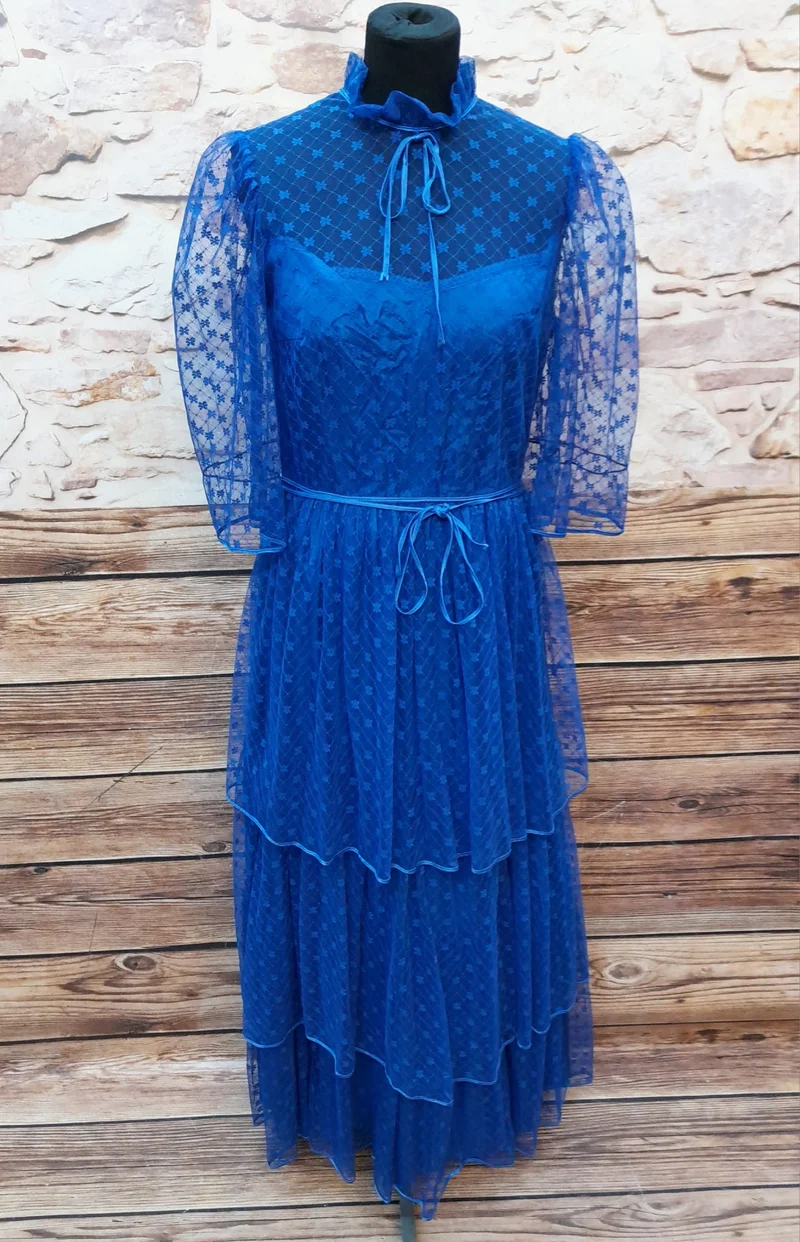 70er Jahre Vintage Spitzenkleid Blau – Maxikleid mit Volants & Transparenz True Vintage