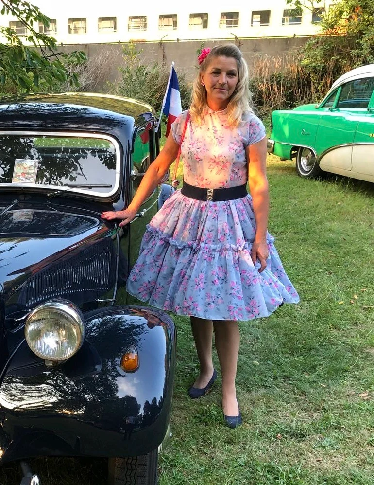 50er Jahre Petticoatkleid Blau Rosa – Rockabilly Tellerrock Kleid mit Blumen & Gürtel Gr. 36