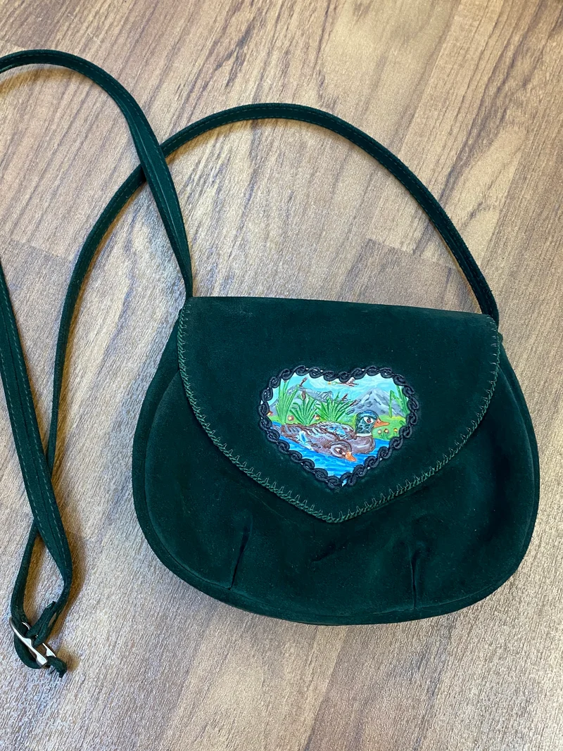 Vintage Dirndltasche dunkelgrün aus Wildleder mit Entenmotiv