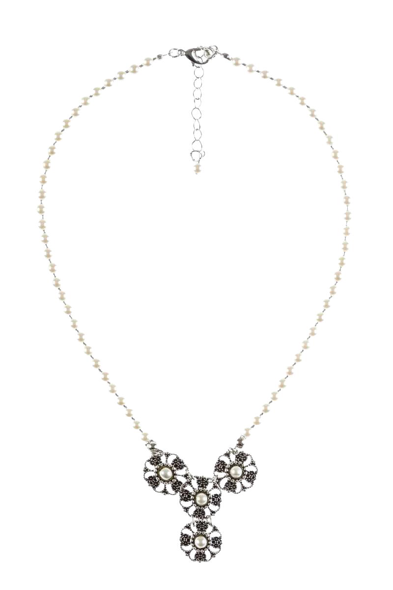 Damen Perlenkette mit Blütenanhänger