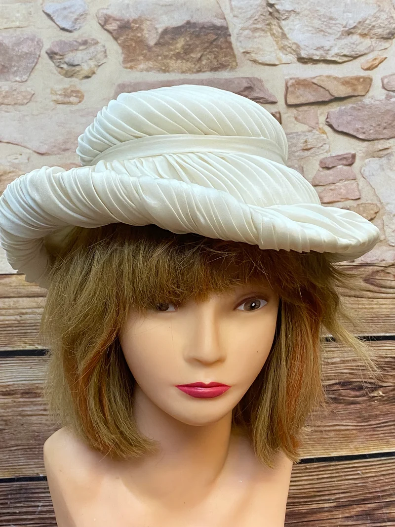 Antiker Damenhut Vintage Hut creme/weiß handgefertigt Unikat, Gr.56