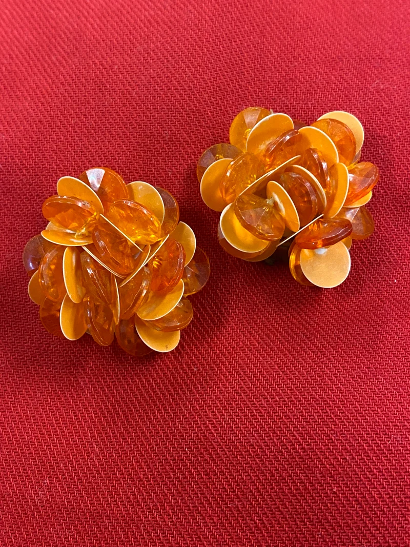 60er Jahre Ohrclips im Blumen-Design orange Vintage