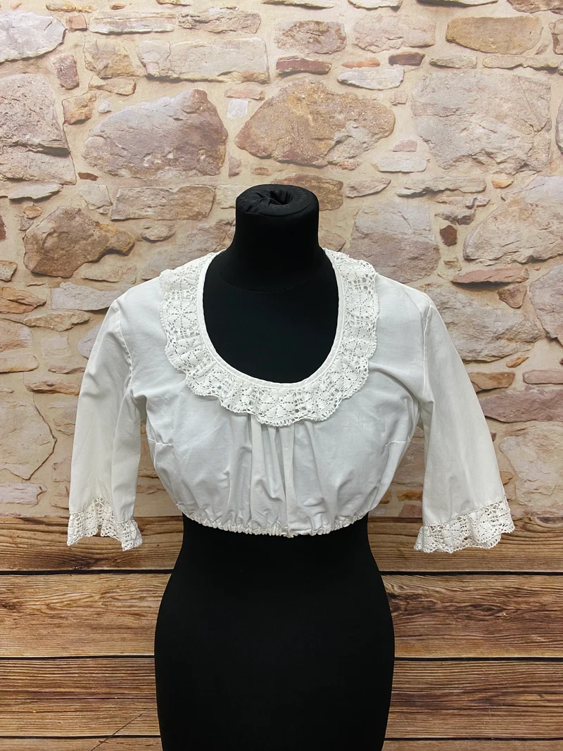Vintage Dirndlbluse - Gr.40, Rundhalsausschnitt