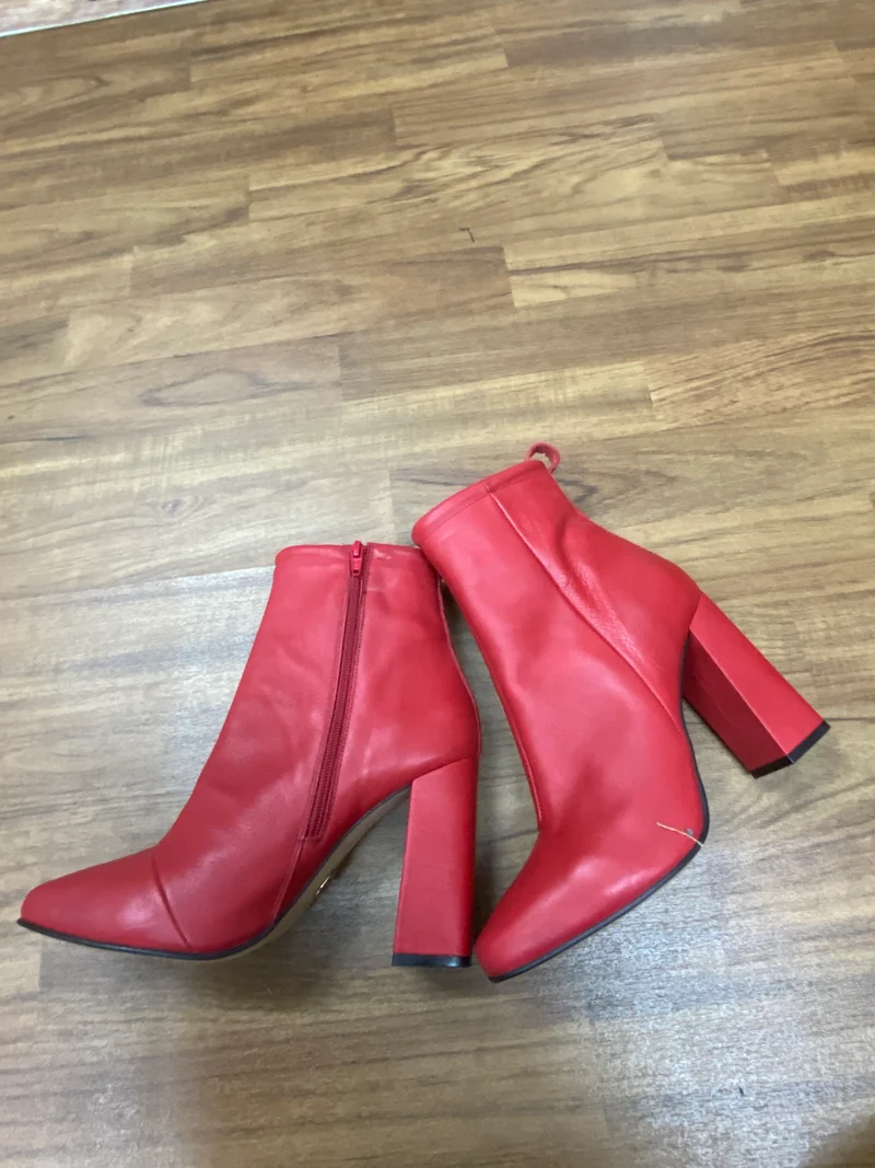 Rote Damen Stiefelette von Buffalo Gr.41