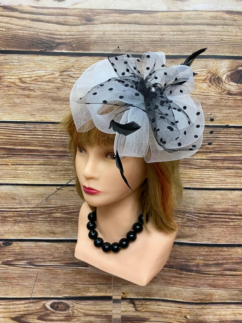 Black and White Accessoires Damen Set mit Fascinator und Perlenkette