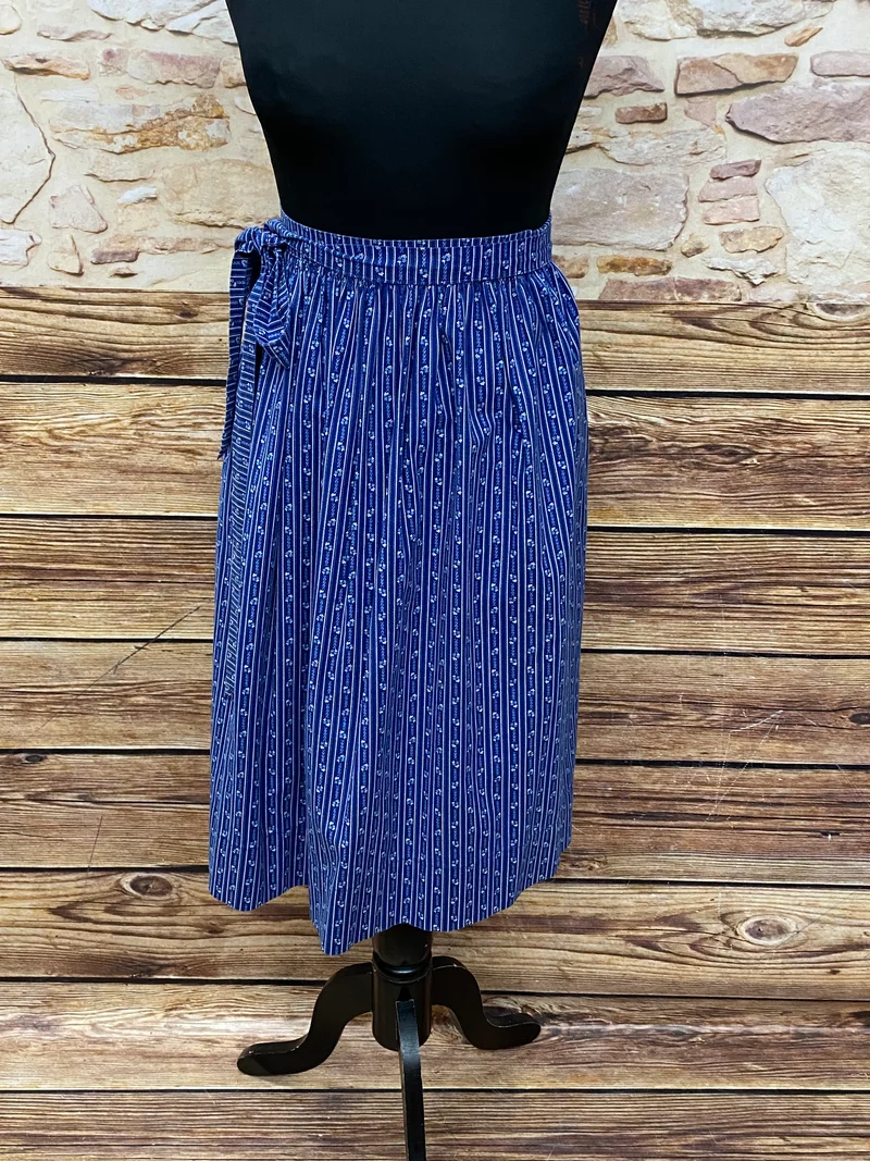 Vintage Dirndlschürze blau weiß hellblau - Blumenranken, mittellang