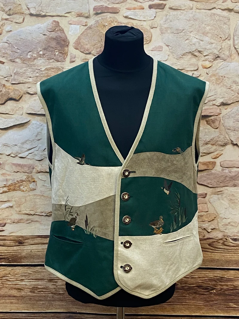 Vintage Trachtenweste Grün-Beige mit Jagdmotiv · Made aus Salzburg · Gr. 56