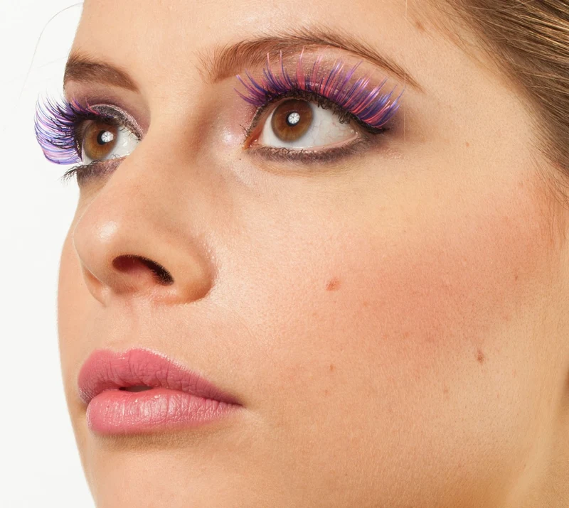 Violette fließende Wimpern